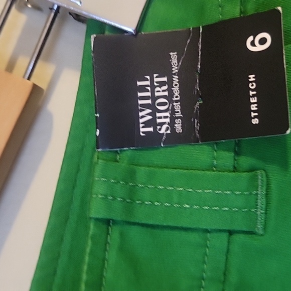 NEW YORK & COMPANY  SHORTS - Picture 4 of 5